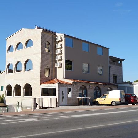 Apartments Mario With Private Parking Makarská Exteriér fotografie
