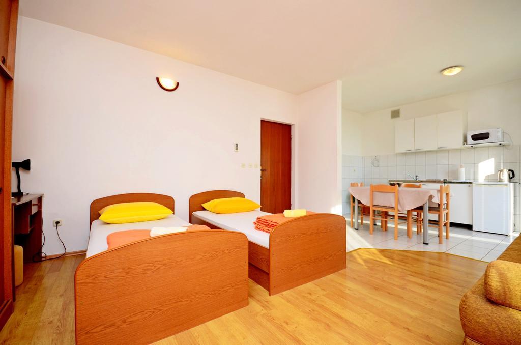 Apartments Mario With Private Parking Makarská Exteriér fotografie