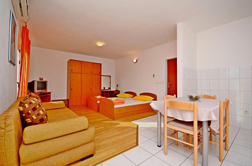 Apartments Mario With Private Parking Makarská Exteriér fotografie