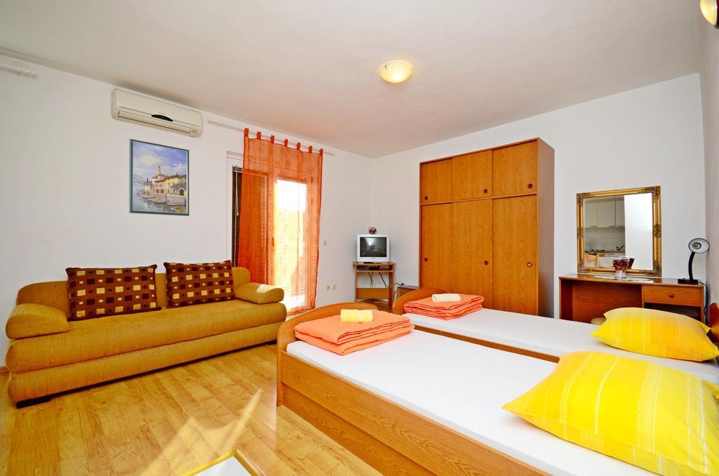 Apartments Mario With Private Parking Makarská Exteriér fotografie