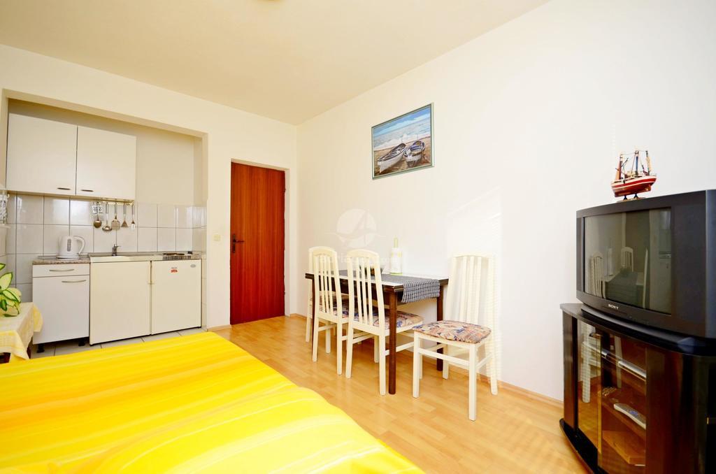 Apartments Mario With Private Parking Makarská Pokoj fotografie