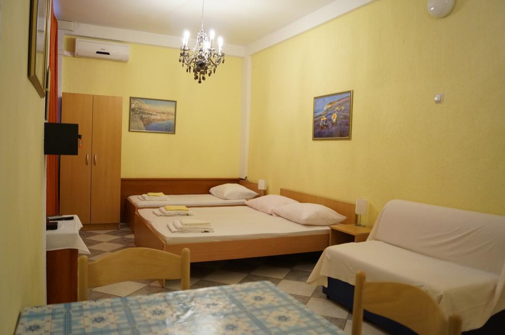 Apartments Mario With Private Parking Makarská Exteriér fotografie